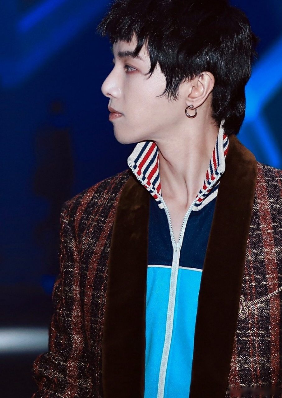 华晨宇昨晚在gq盛典上的表现太燃了!