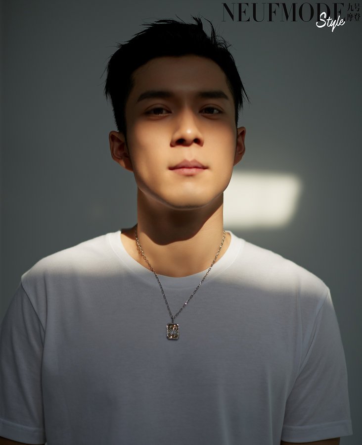 韩东君手臂线条