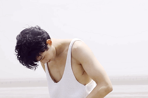 吴磊最新杂志大片曝光,身材肌肉线条太惹眼[期待]这个手臂,胸肌,锁骨