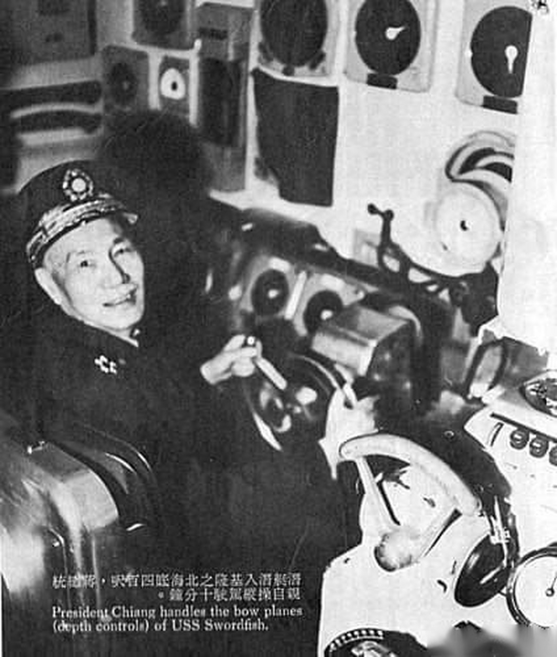 正在试驾美国剑鱼号核潜艇的凯申物流集团董事长