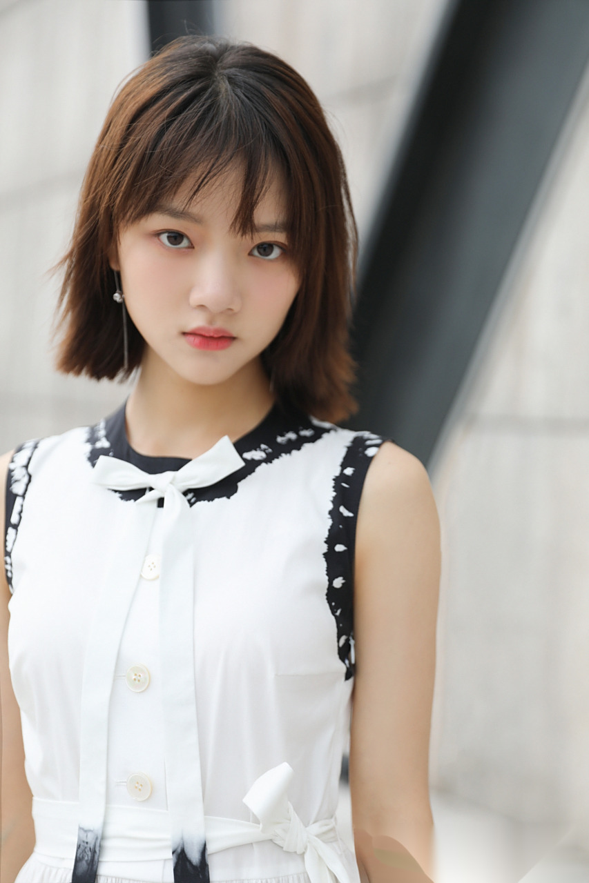 任敏  @任敏 受邀参加央视综艺端午特别节目《端午道安康》,一袭吧