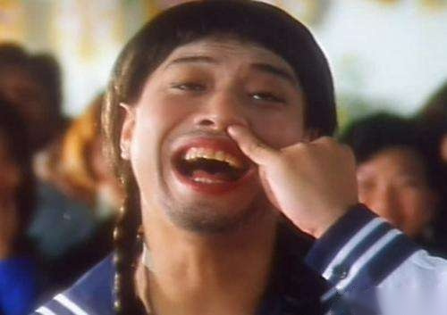 在《九品芝麻官》中饰演如花的演员李建仁去年在深圳与助理去桑拿时