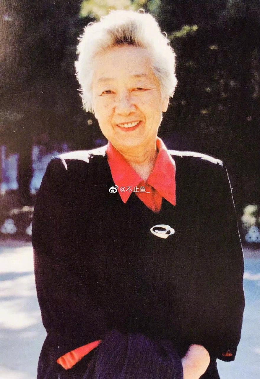 于蓝生前出演过《烈火中永生》《龙须沟》《林家铺子》《革命家庭》