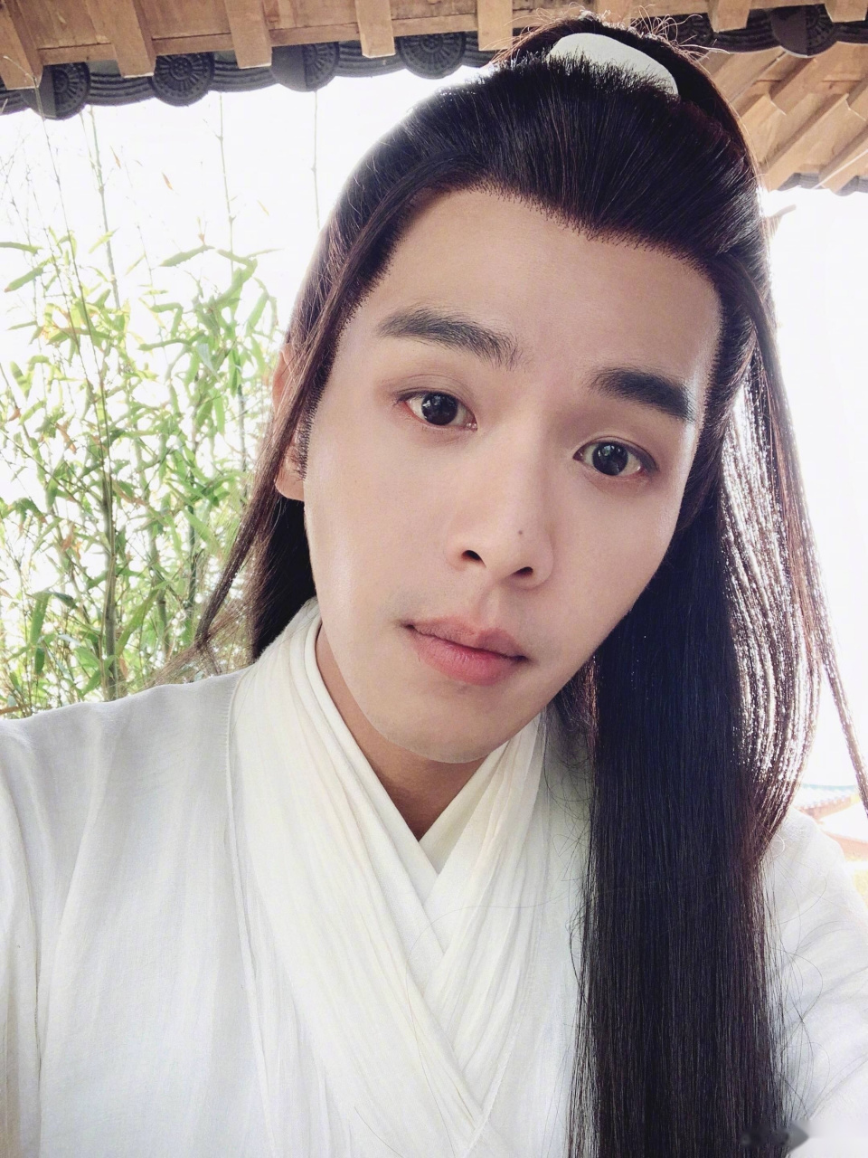 11日,@张若昀晒出自己腰围只有65厘米,并配文:"被