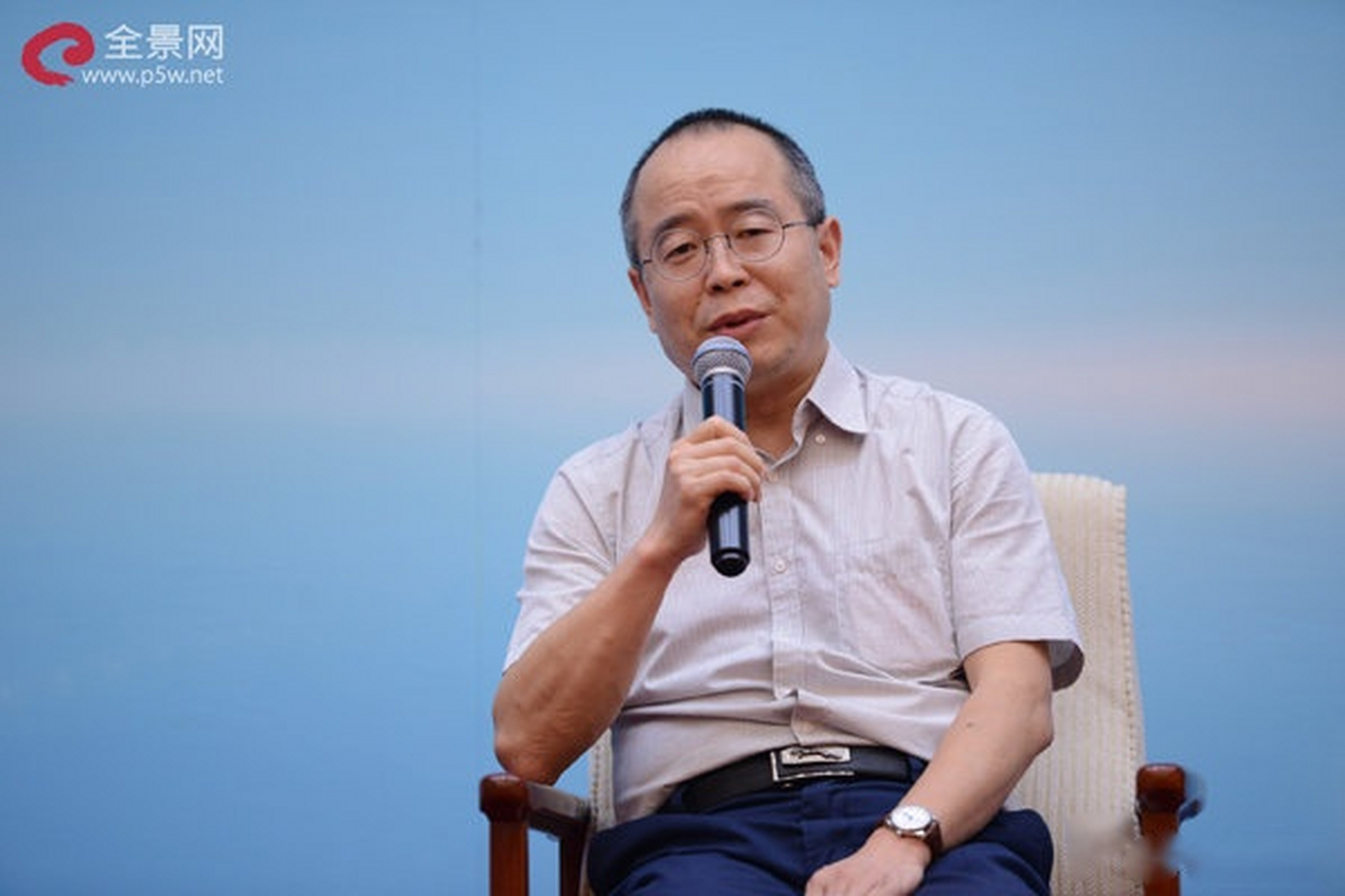 【荣盛发展:概念无法变现只会成为泡沫】陈金海在圆桌论坛上表示,不管
