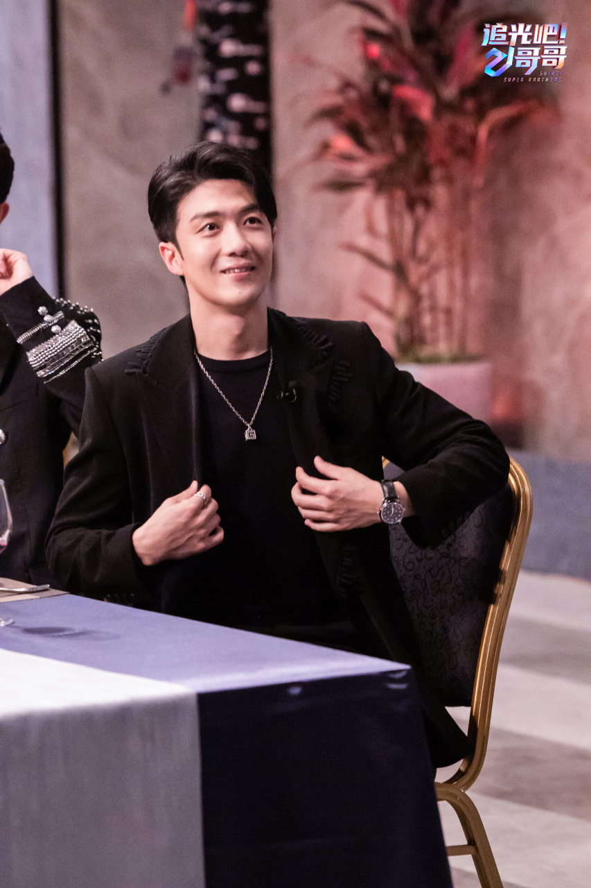 别忘记关注下周@李泽锋追光吧哥哥 初舞台[期待]