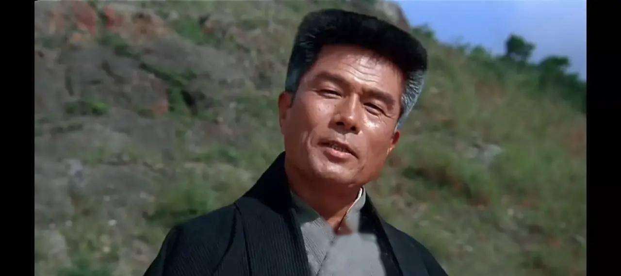 电影《精武英雄》中李连杰饰演的陈真和仓田保昭饰演的船越文夫在