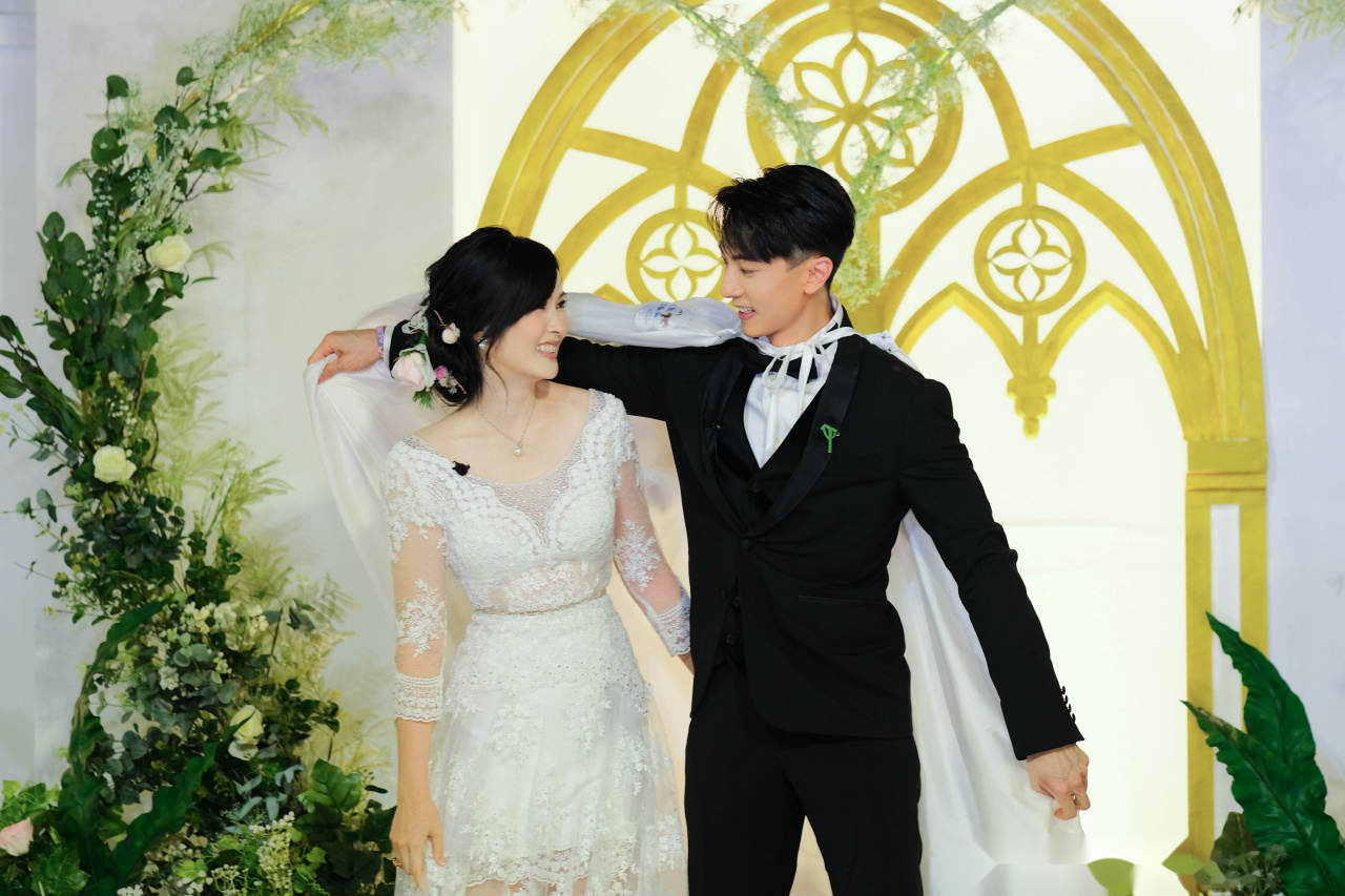 衷于爱情,终于圆满初恋夫妇吴尊林丽吟一大波甜蜜暴击来袭,邀请大家