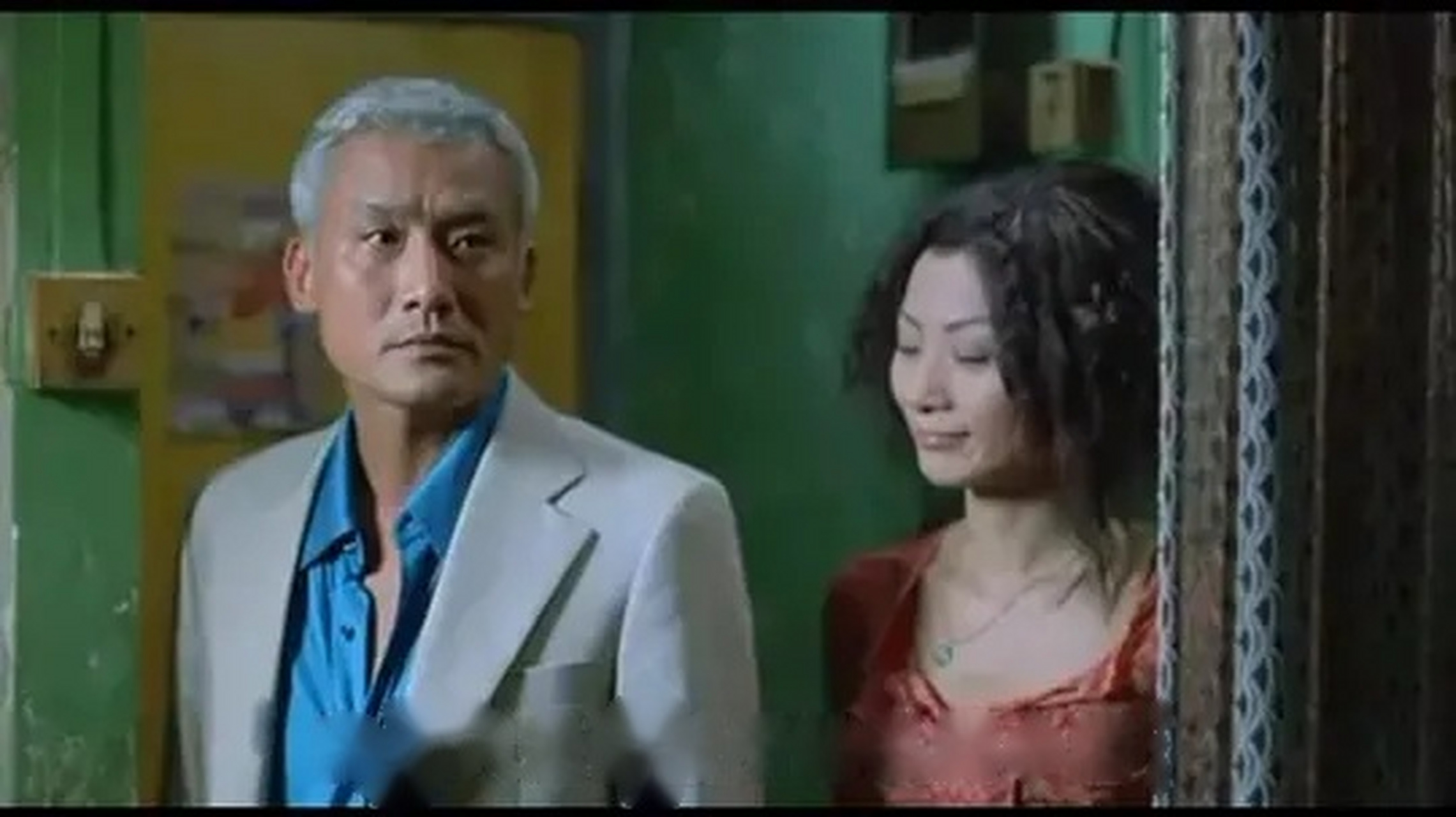 在恐怖电影《饺子》里,日渐衰老的杨千嬅为了博得出轨丈夫梁家辉的