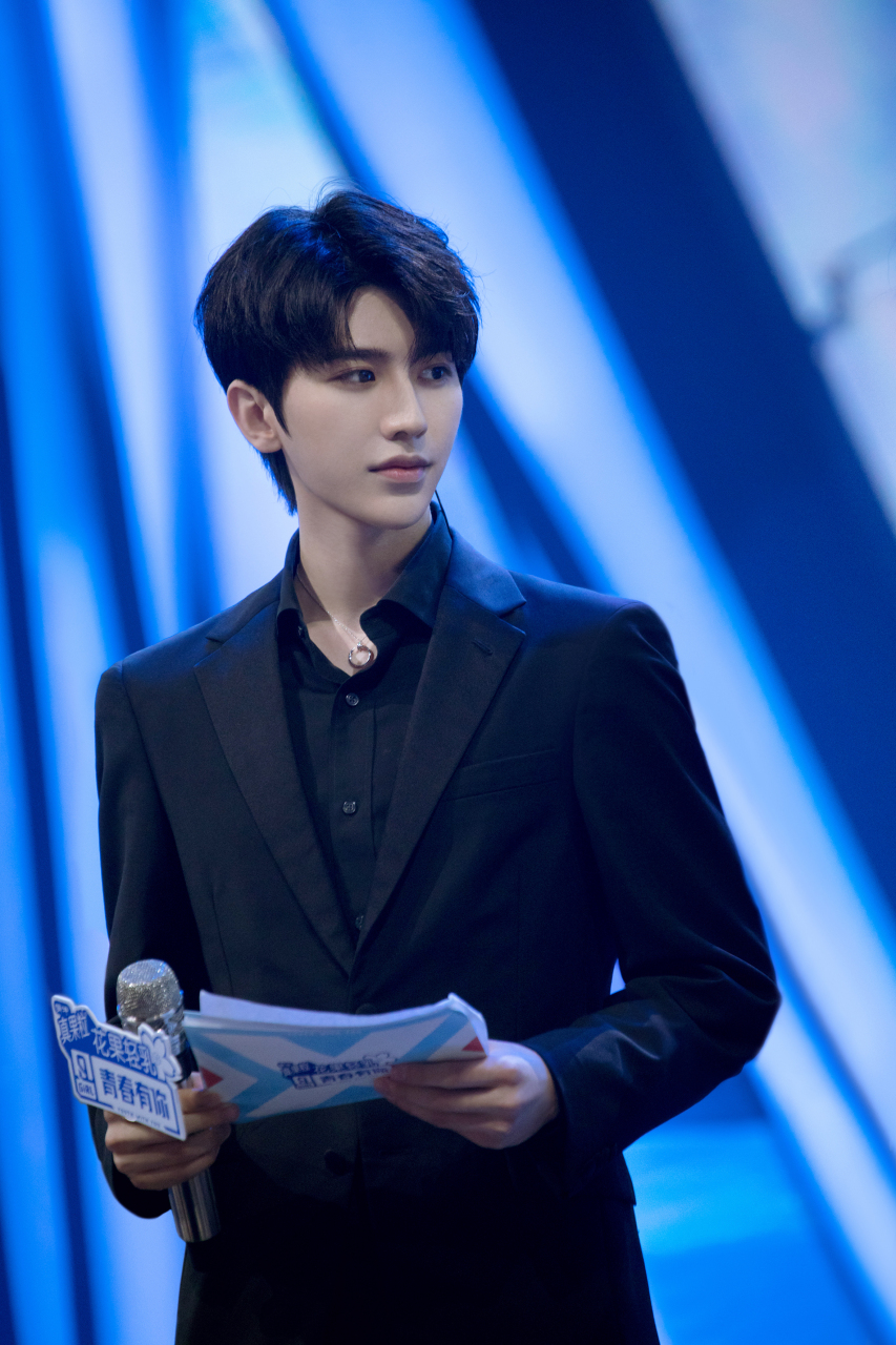 他所叮嘱的每一句话都是发自内心诚恳的表达,温柔是,严厉亦是.