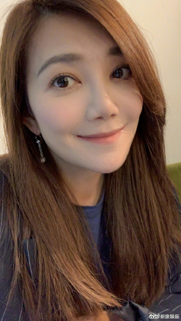 据悉,去年12月梁静茹与赵元同离婚,今年3月赵元同被拍到和林以婕同