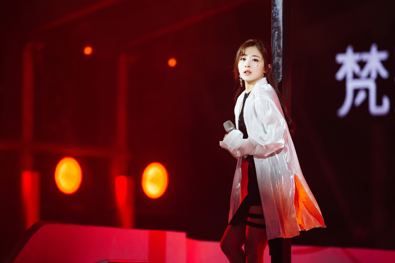 《乘风破浪的姐姐》湖南娱乐频道今天中午11:50播出