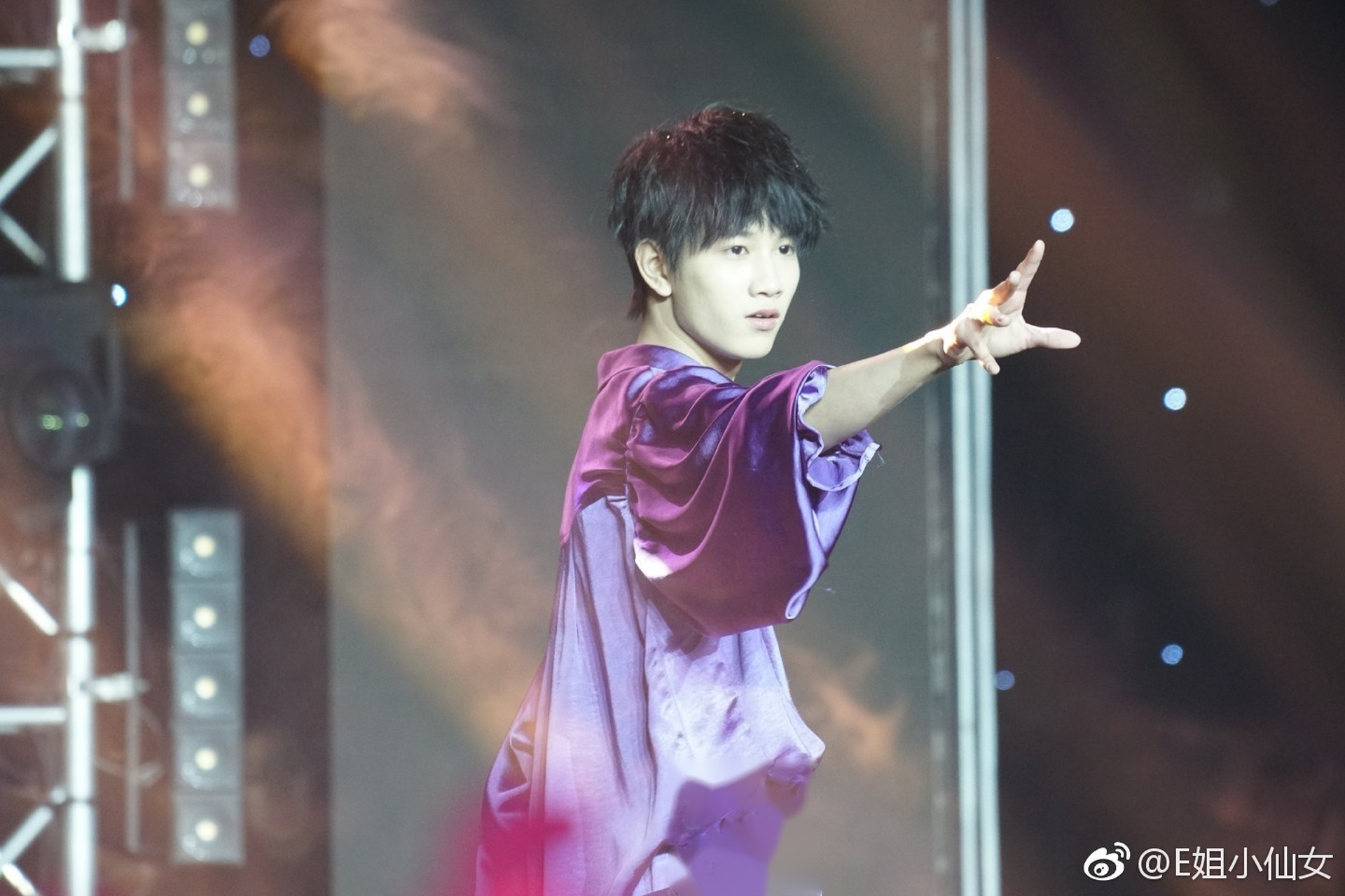 敖子逸doki大爬梯,  舞蹈少年挥舞汗水的一天.