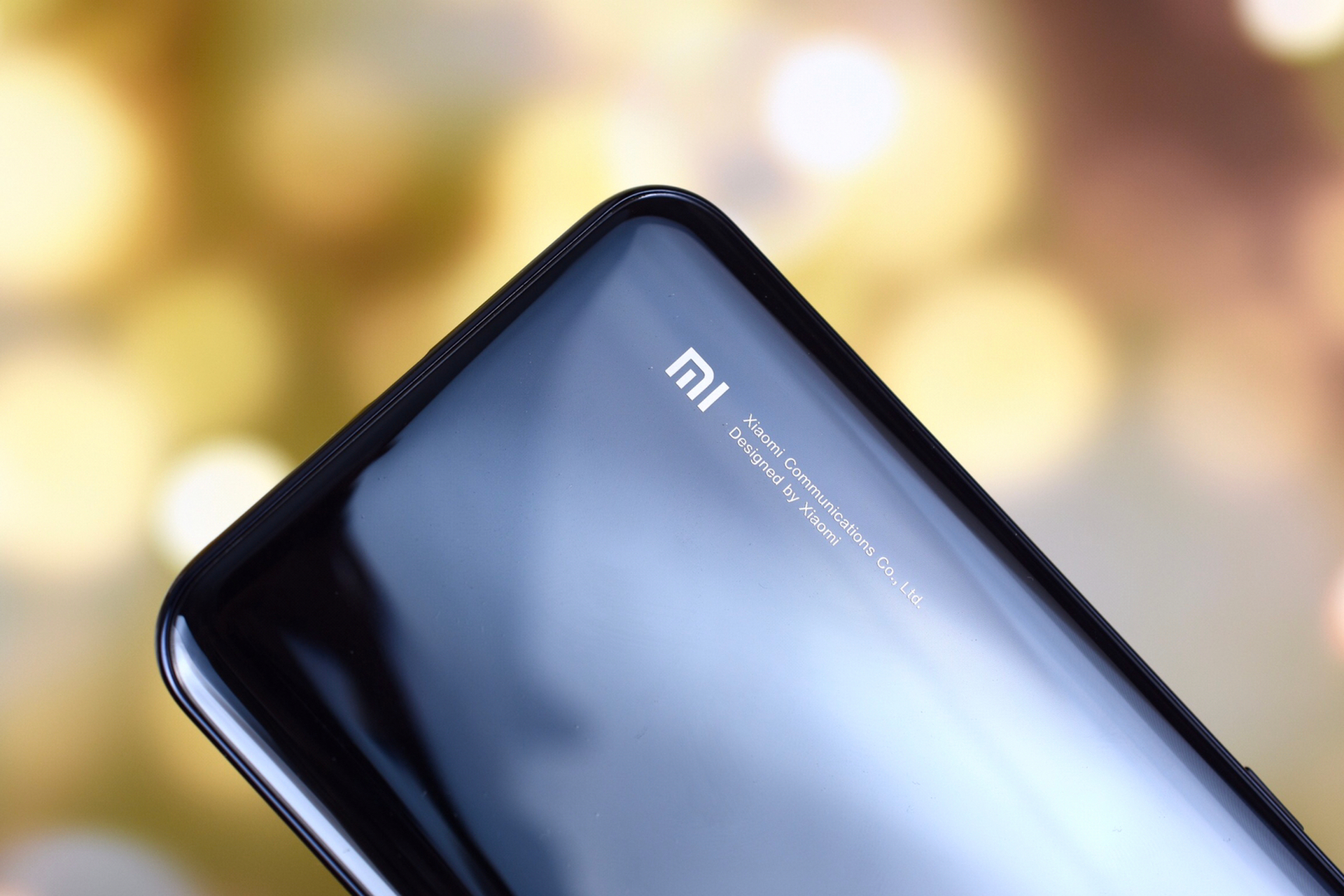 小米10青春版的这个水滴屏,应该是目前最小的水滴屏手机了,今年还发布