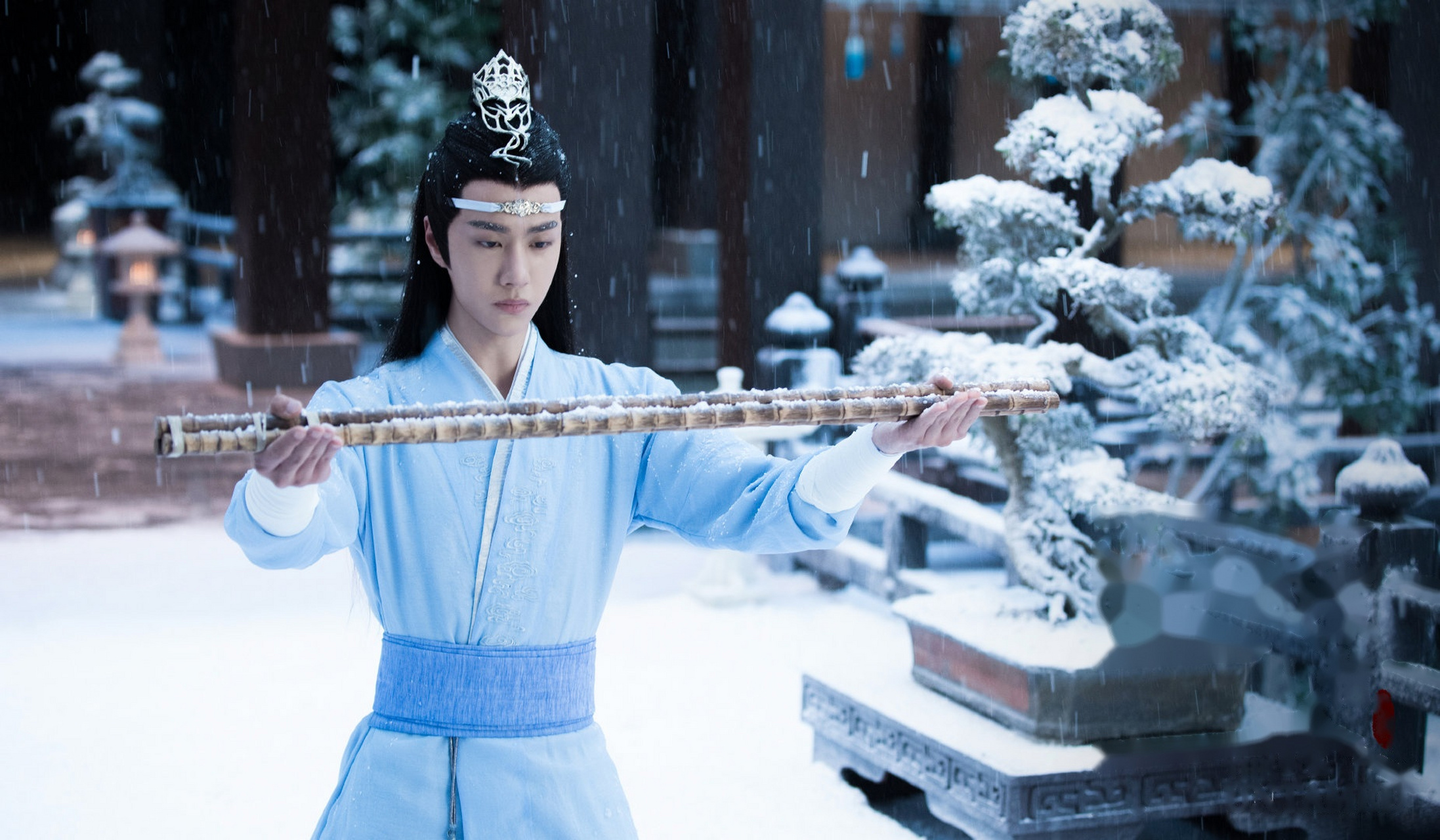 王一博陈情令,蓝忘机跪在雪地,又心疼又喜欢,满眼都是蓝二公子啊.
