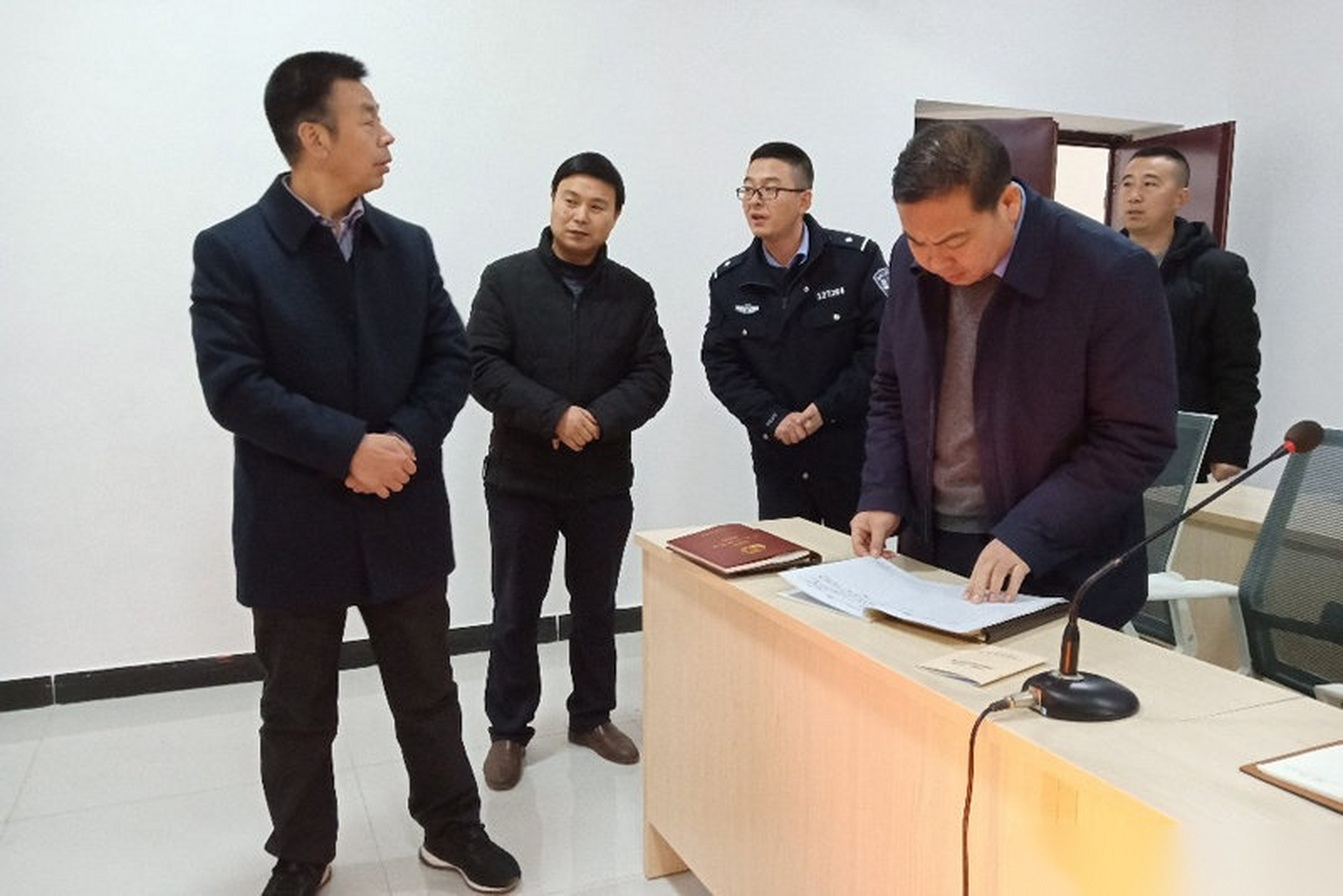 12月24日,县委常委,政法委书记唐正林,副县长,县公安局党委书记,局长