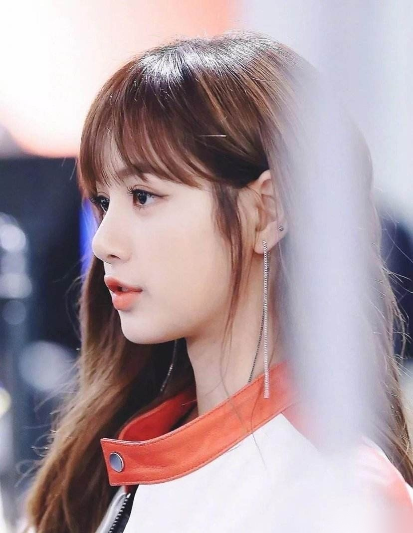 lisa是外国人成员,而且从小就一个人在韩国,对经济观念等这些事情非常