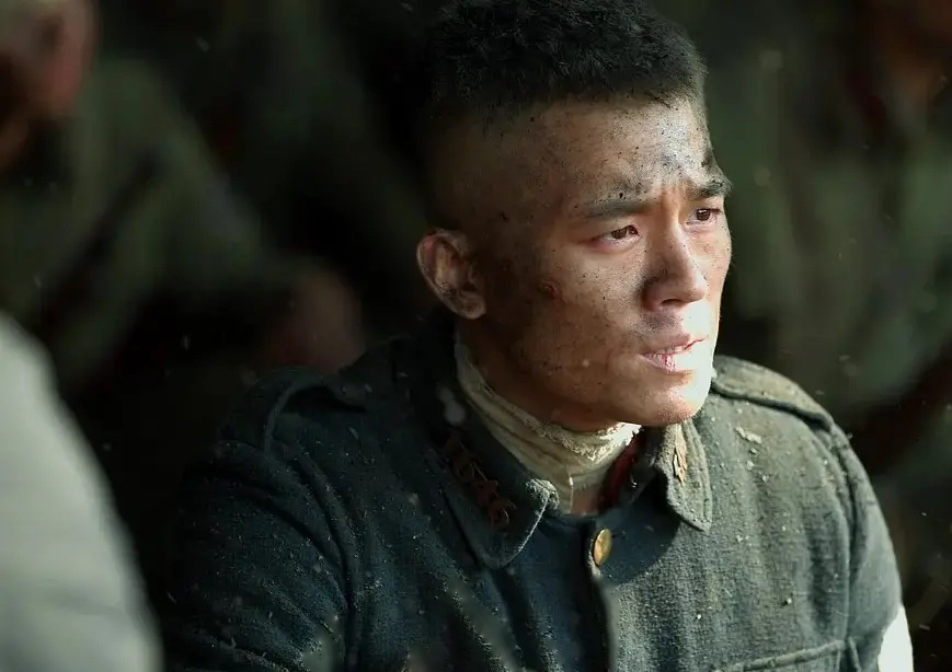 在电影《八佰》拍摄时很多男演员都给呈现了比较好的表演,有几个演员