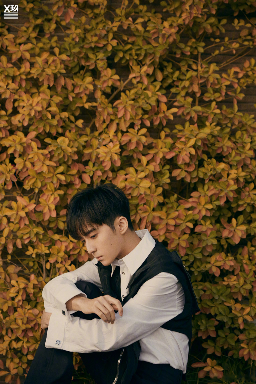 郭子凡#黑白工装演绎少年率性,派送惊喜解锁美妆技能!