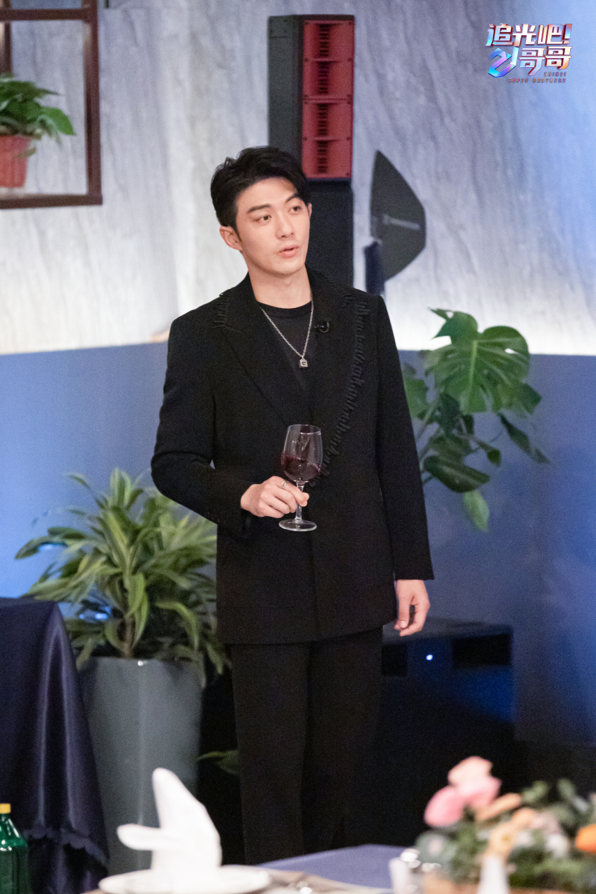 别忘记关注下周@李泽锋追光吧哥哥 初舞台[期待]