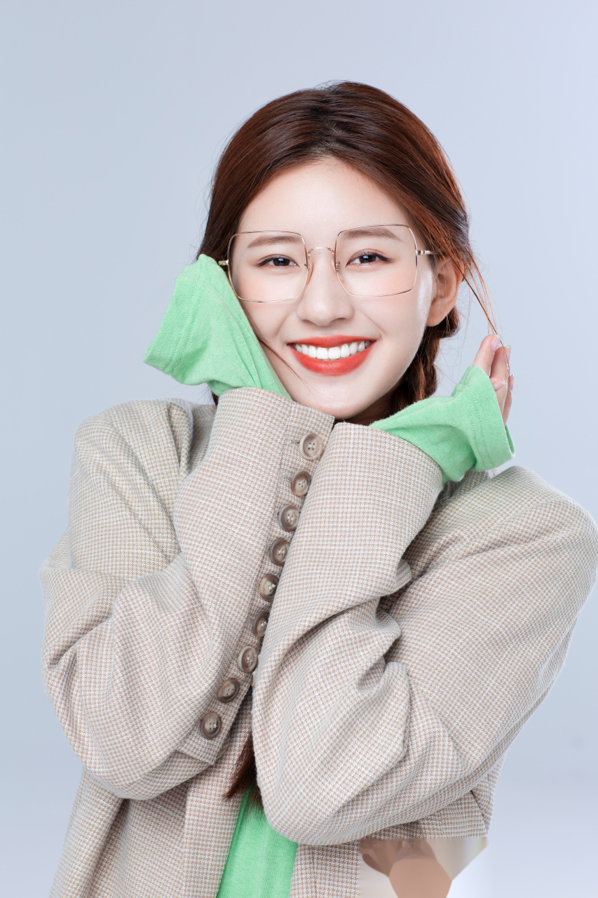 爱豆的眼镜杀超酷来袭,可a可甜,时尚感满分 杨芸晴,李紫婷,傅菁,刘雨