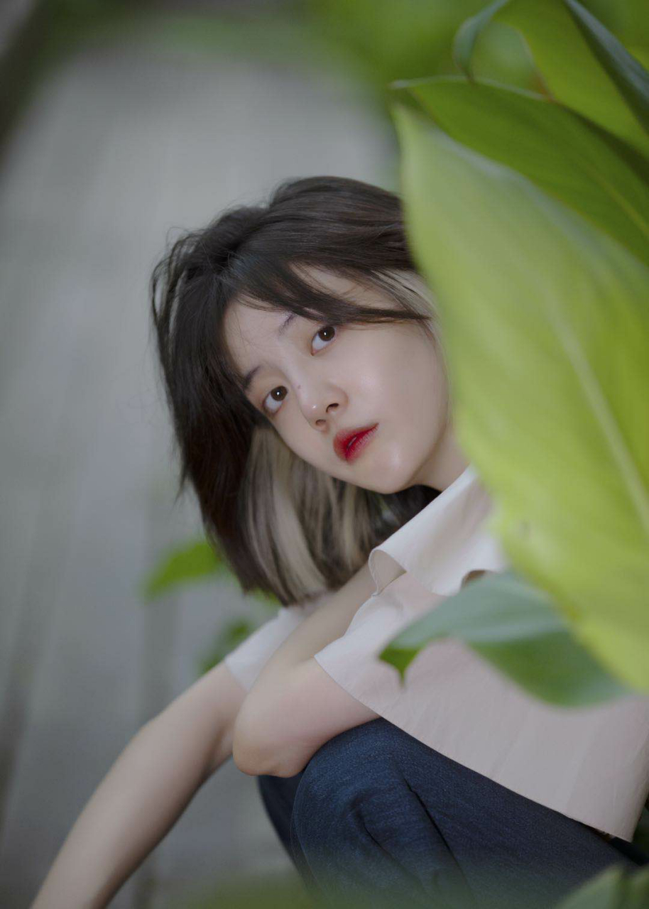 李溪芮杨过同款发型:发尾的颜色好美,时髦有个性,小姐姐真的敢于尝试