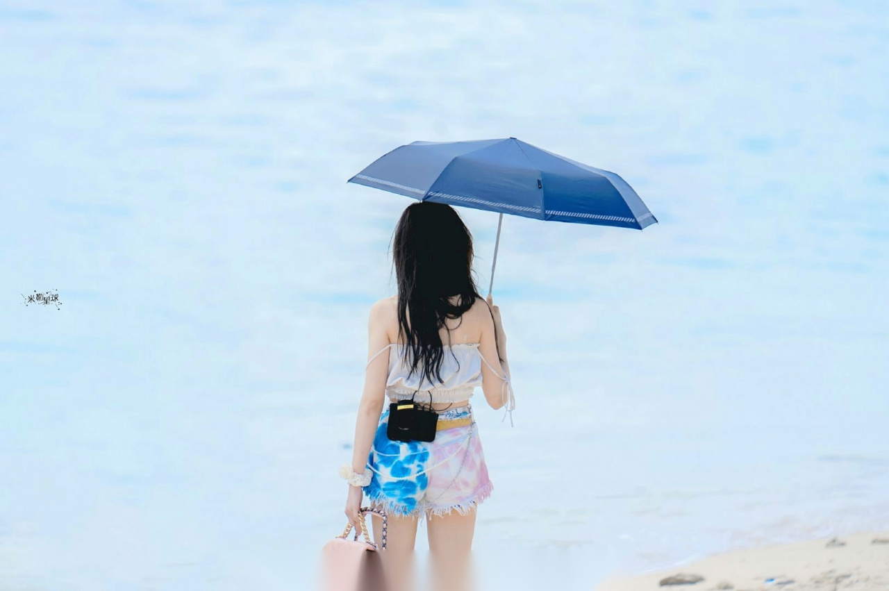 完美的夏天吴宣仪游泳图片