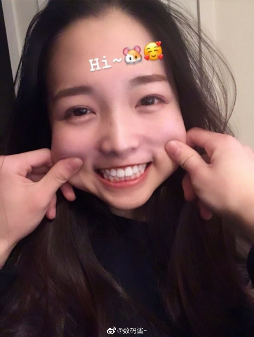 梨甜姨 挺好看的女孩子,怎么会上了热搜呢.