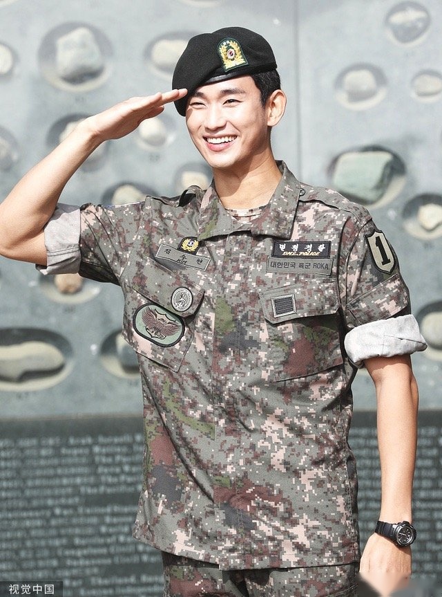7月1日,韩国演员金秀贤正式办理退伍手续,他被选为部队内top队及特级
