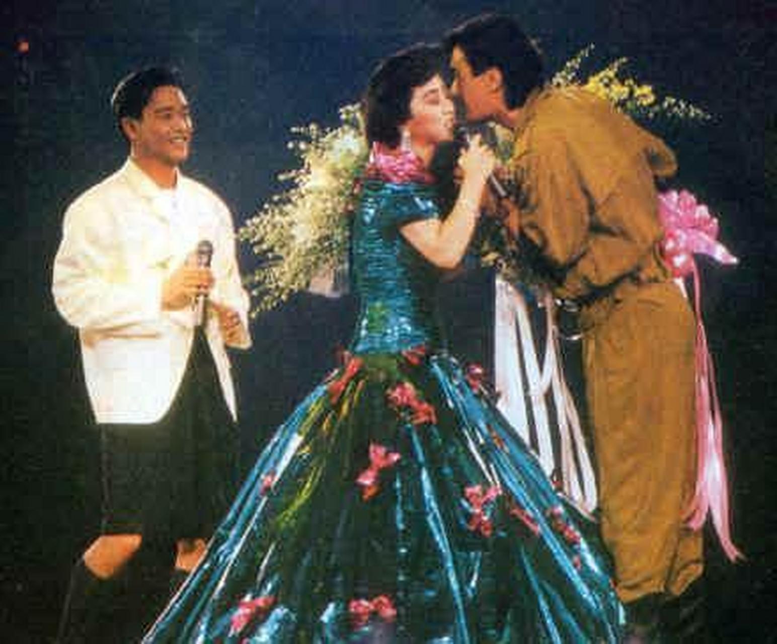 1988年8月22日,徐小凤,许冠杰作为张国荣演唱会特别嘉宾