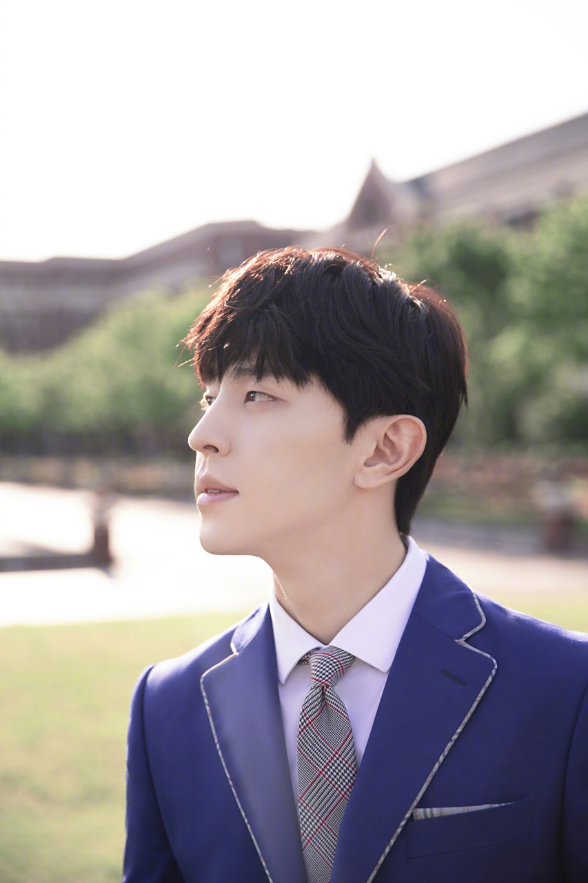 邓伦蓝色校服造型来啦!