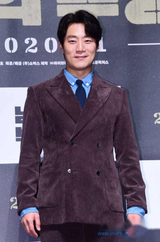 演员李熙俊 将出演tvn新剧mouse ,搭档李昇基 .