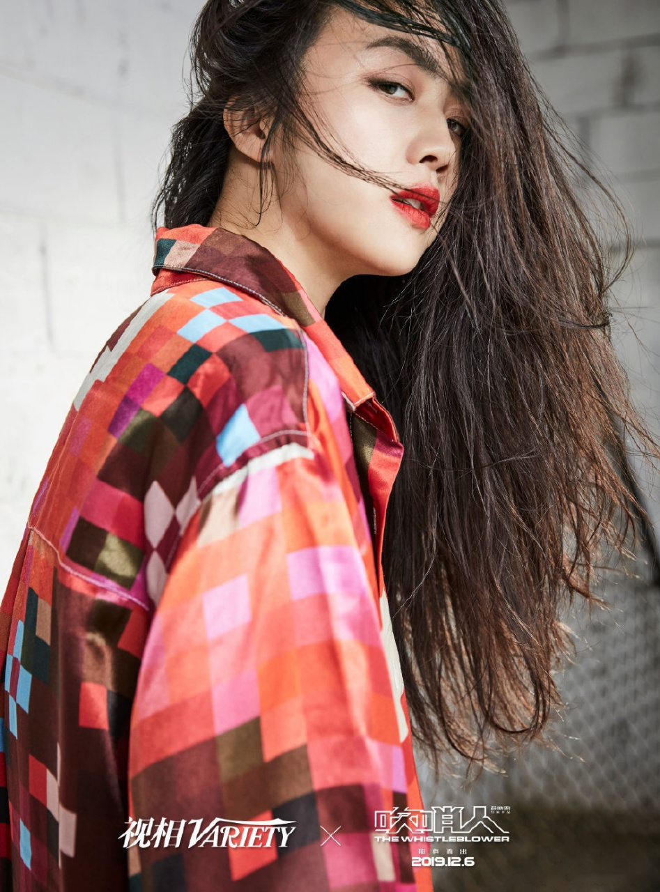 汤唯《视相variety》12月刊封面人物,红唇湿发妩媚撩人.