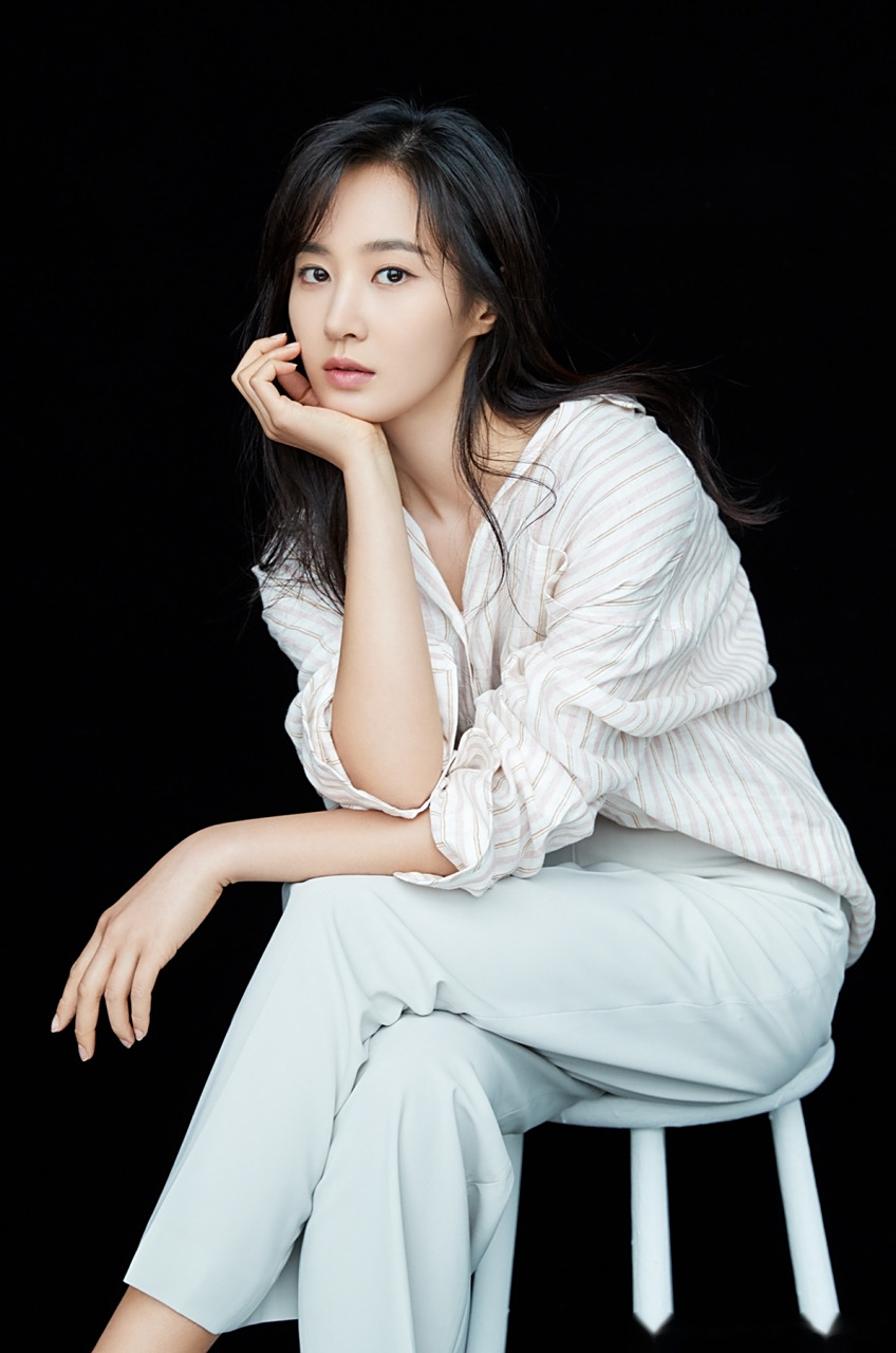 少女时代成员yuri权俞利 将出演迷你剧《延缓离别,一星期》女主角,此