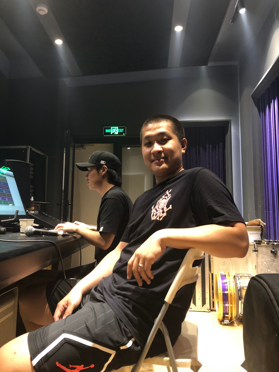 我跟dj_quaver贵文儿 的新专 十三首已经全部录完 可以进入缩混阶段了