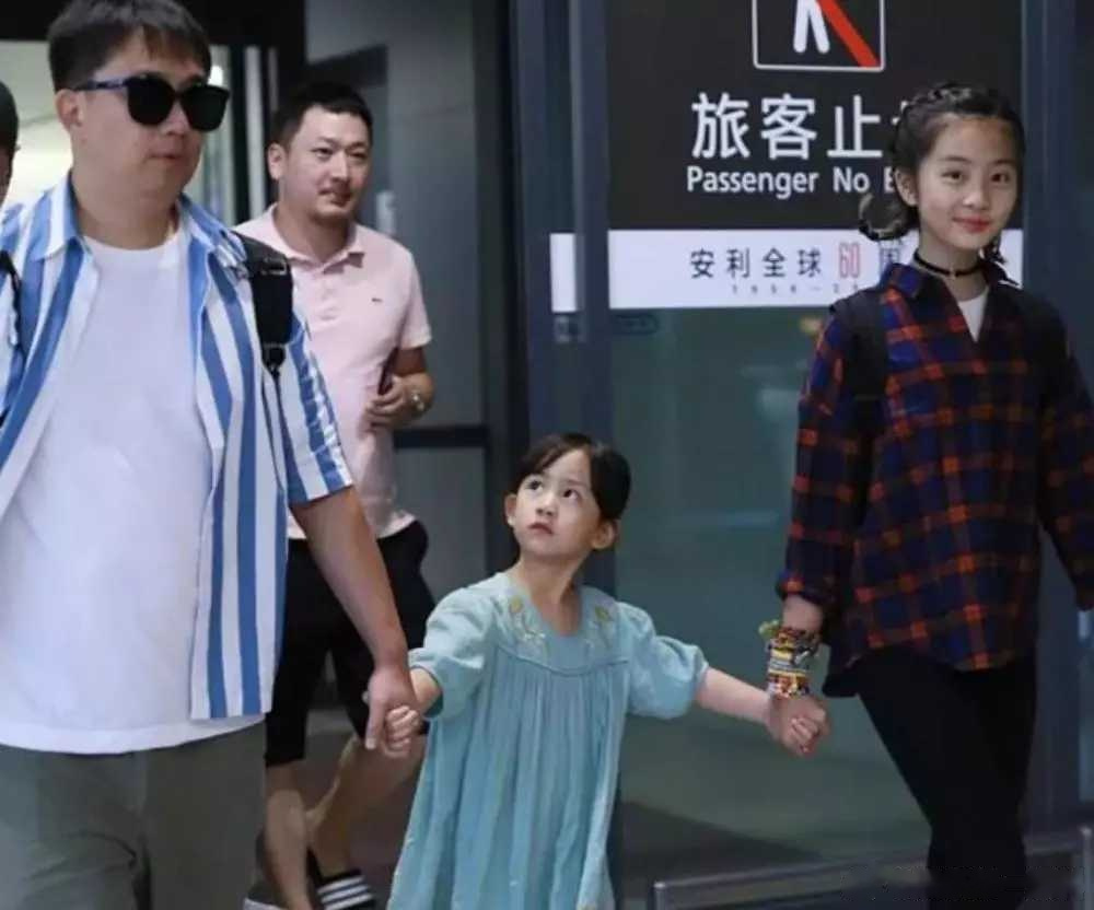黄磊女儿黄少艾才是"开挂式"长大,才几年颜值就反