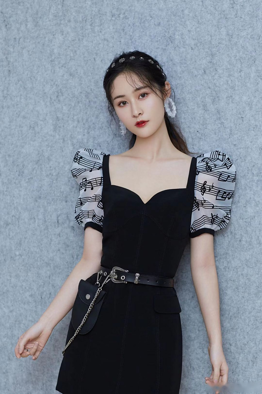 歌手总决赛梁田 歌手道别 《歌手·当打之年》节目主持人梁田-eliza