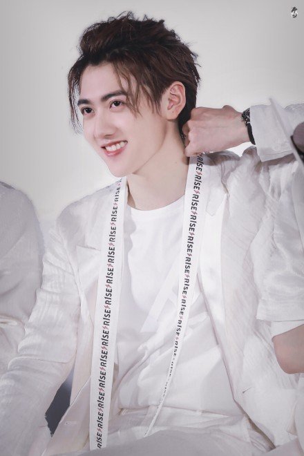 "大眼萌仔"焉栩嘉笑容太迷人了,小可爱超萌!萌与帅气并存的宝藏男孩!