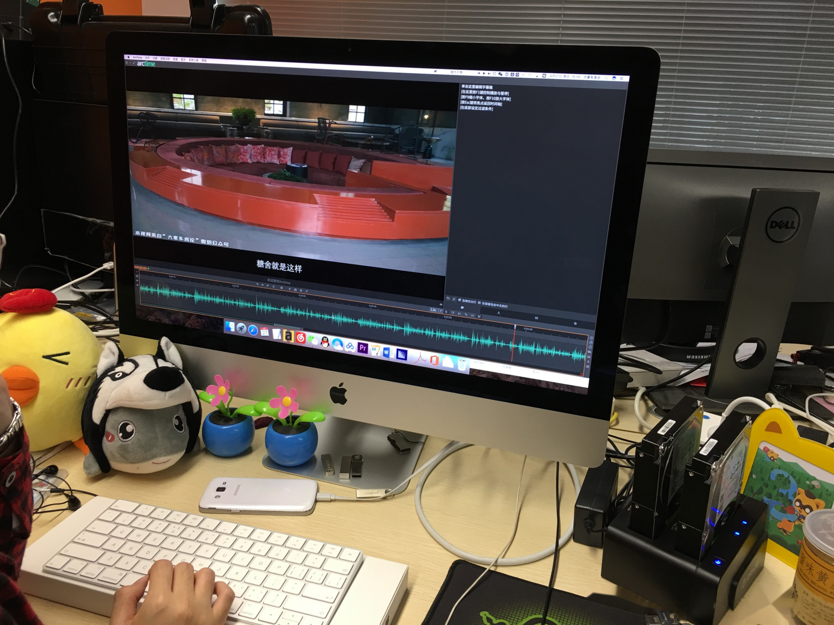 后期同学正在配涓子vj 的视频字幕,发现她经常会暂停在某个画面,于是