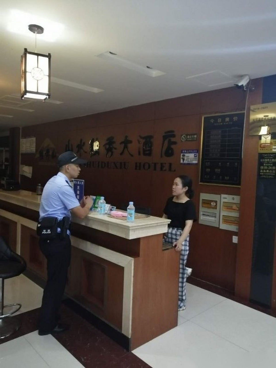 【怀宁县公安局网安大队对城区加油站宾馆等场所开展安全检查】怀宁县