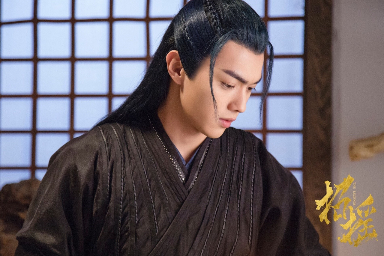 总有一人用尽一切守护着爱的人, 哪怕受伤,纵使失望.