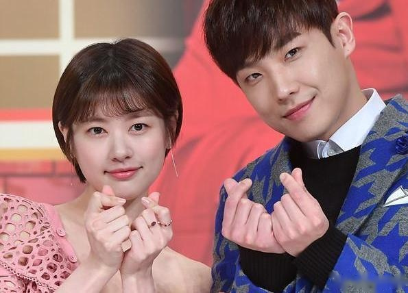 李准郑素敏是通过参演电视剧《爸爸好奇怪》相识的,2017年10月份就