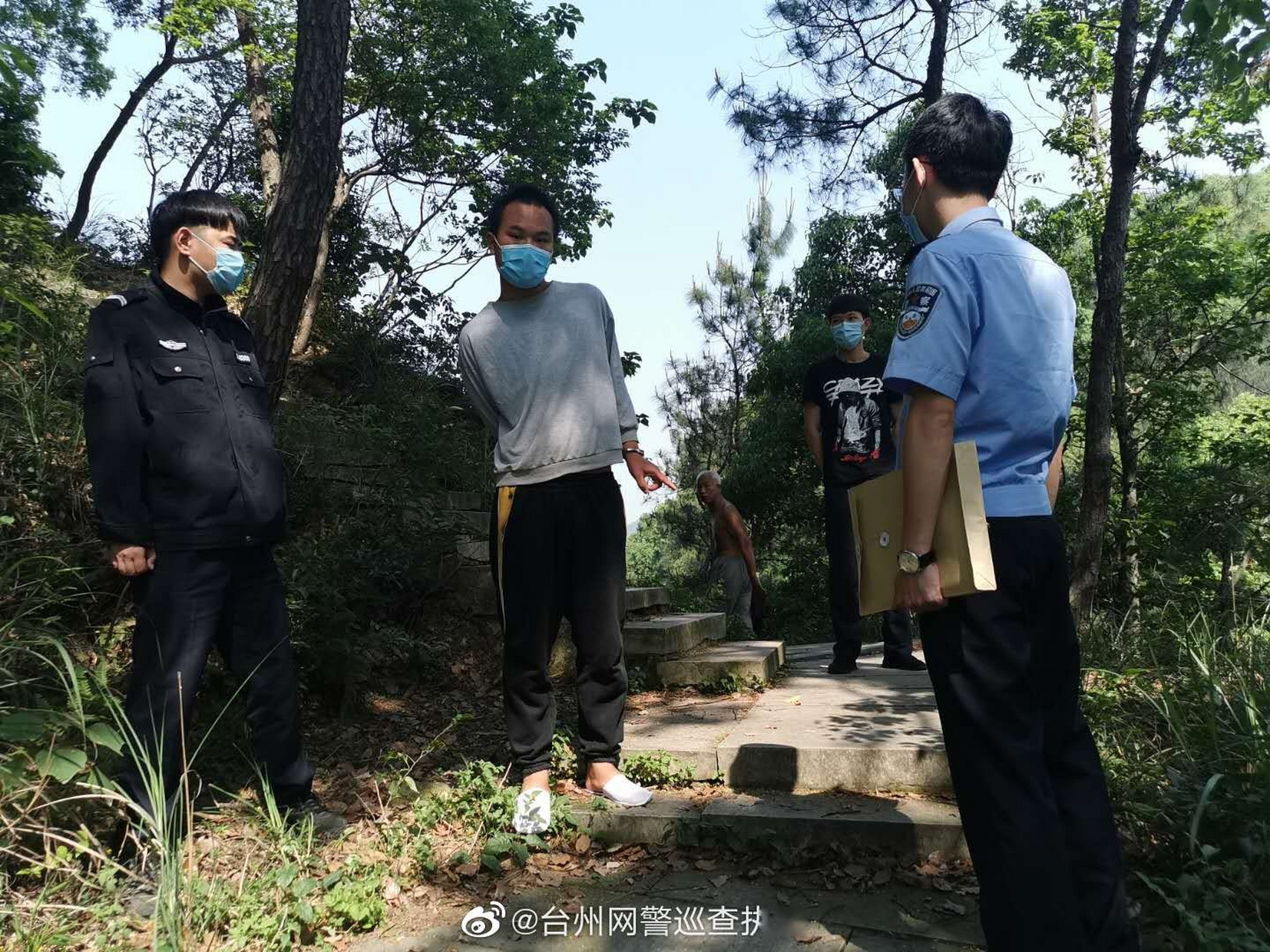 【女子爬山手机被抢夺 台州警方三小时破案】 5月3日14时许,住在台州