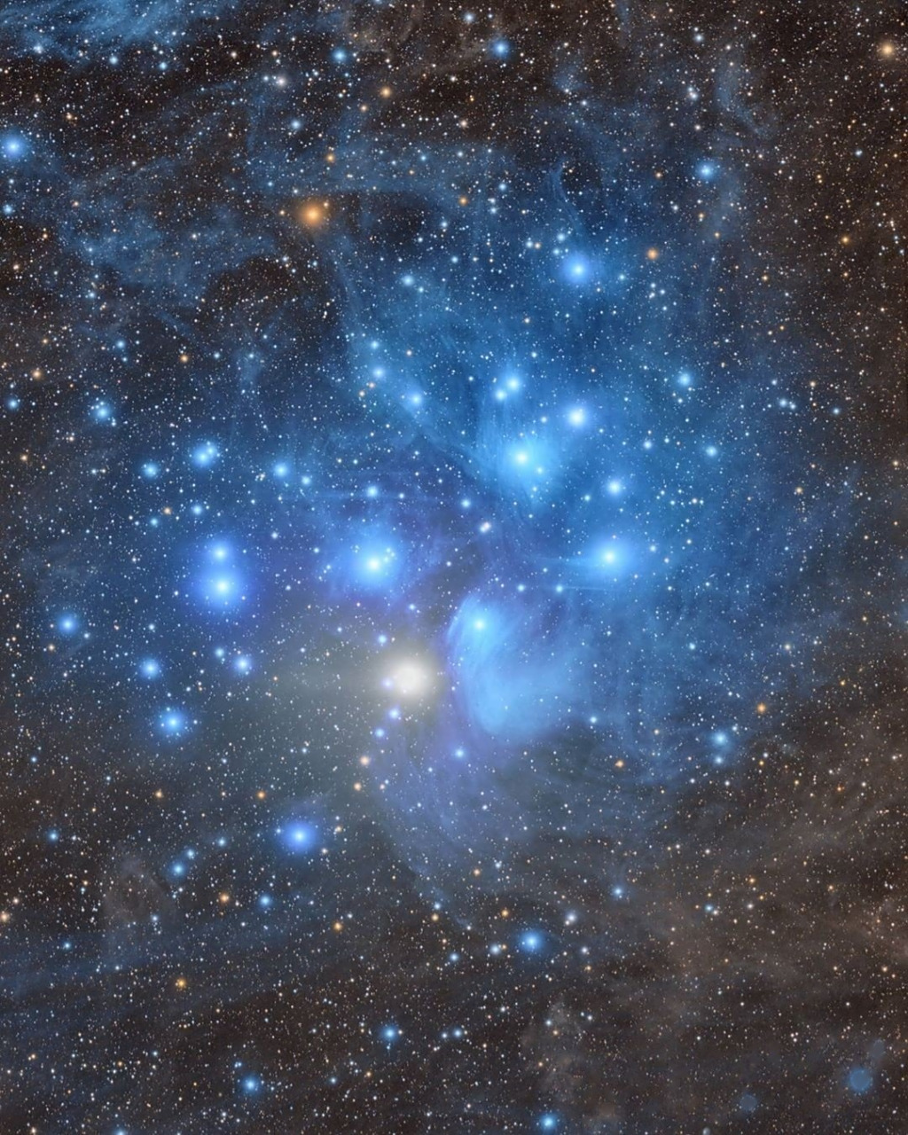 昴宿星团,简称昴星团,又称七姊妹星团,梅西尔星云星团表编号m45,是一