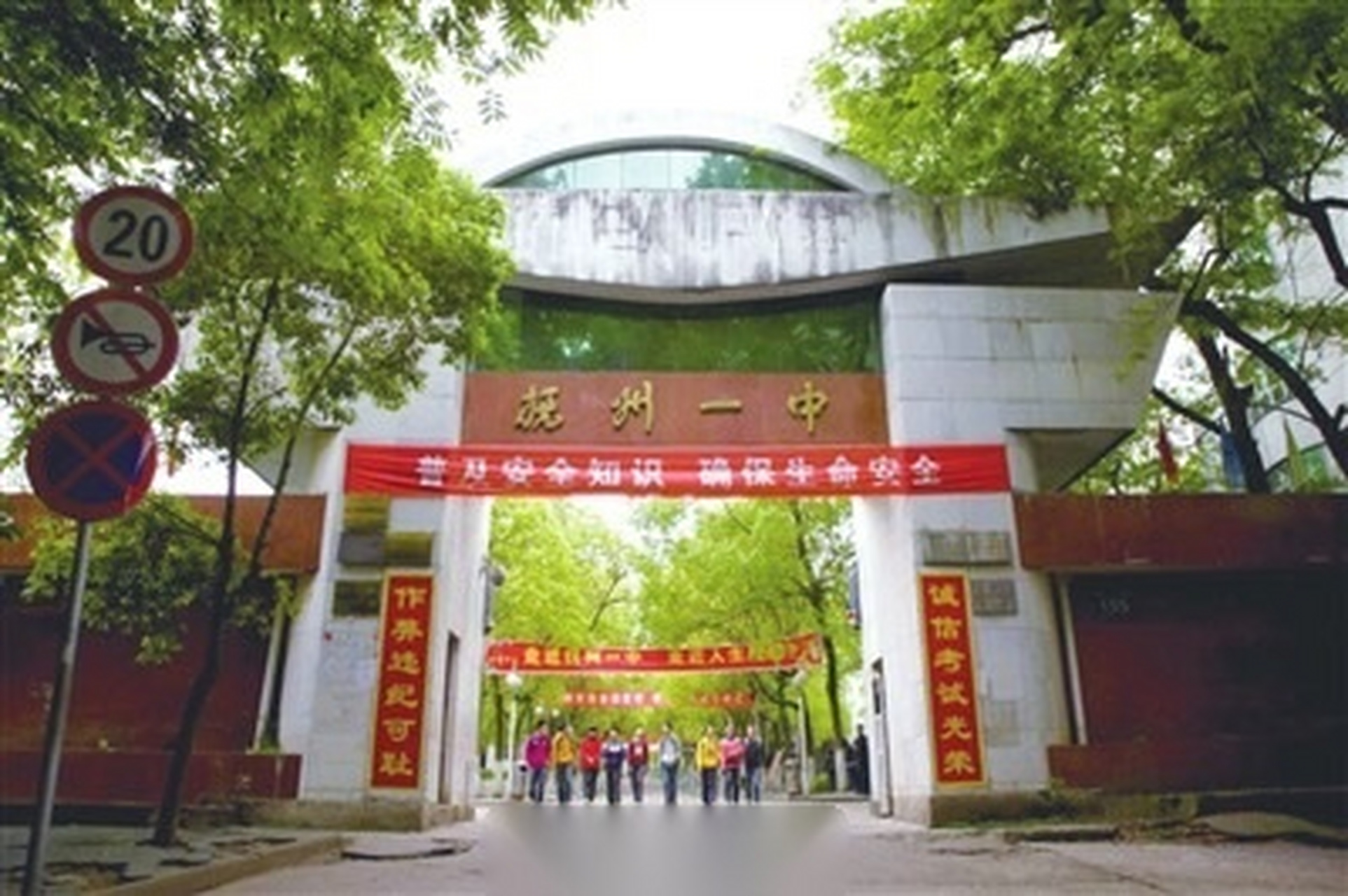 【抚州一中凝心聚力奋笔写新篇】 百年丰实桃李芬芳 青春闪耀名校荣光