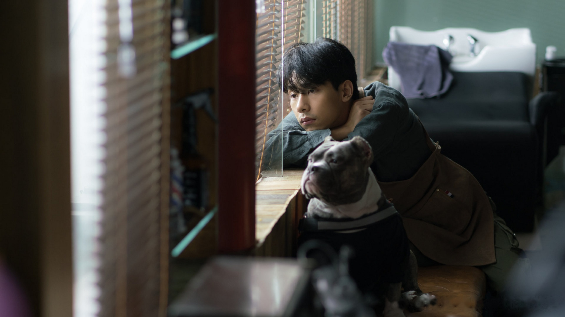 电影解忧理发店# "这是一个浮躁的时代,每个人出门只带手机不带脑子.