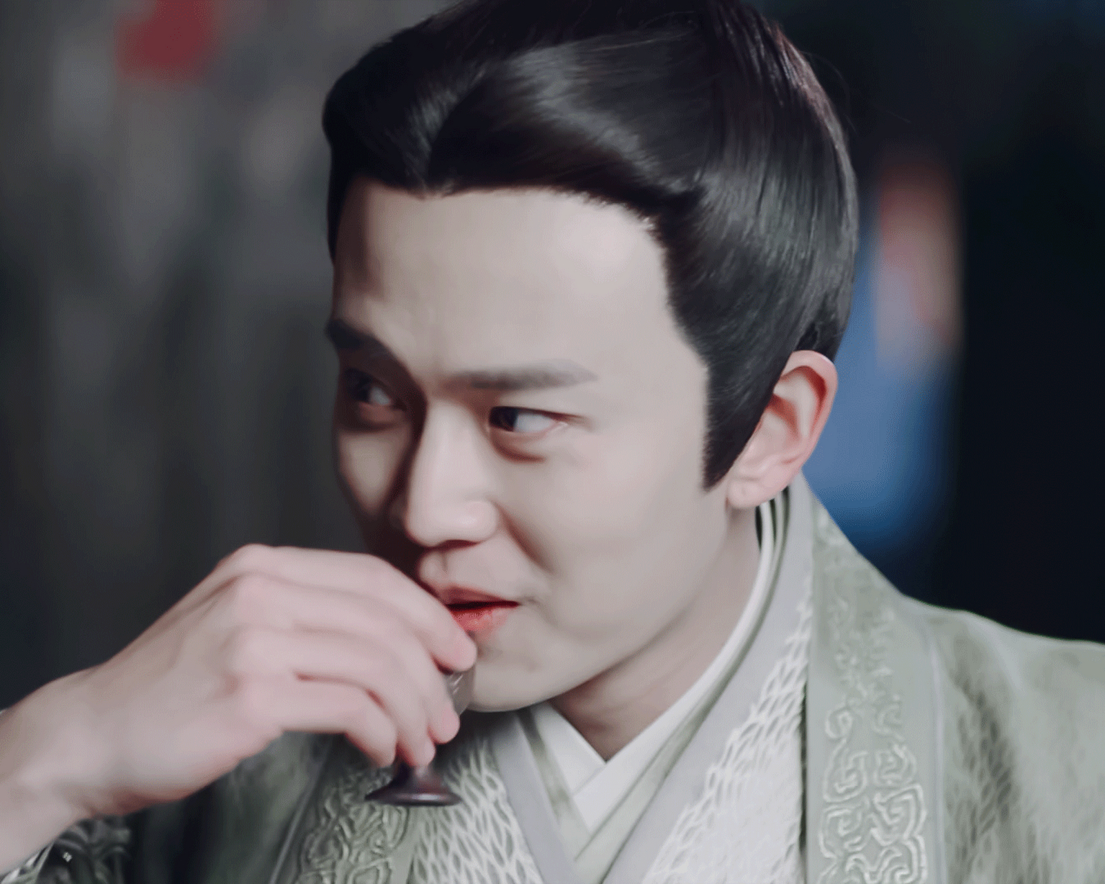 锦衣之下陆绎眼神杀真的绝了,绝对是一眼万年不忘的古装男神,建议古装