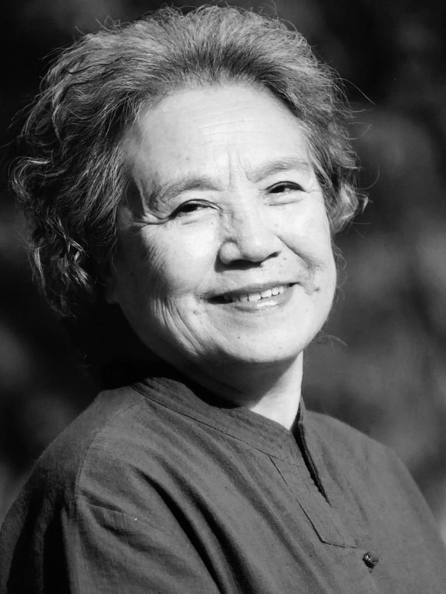 据报道,曾经在凌子风导演1950年导演的《光荣人家》