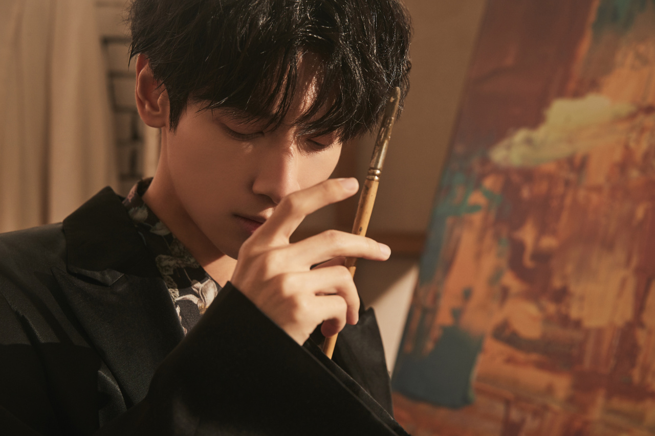 林木喧嚣,月光孤勇  在每一刻的尘埃与希望里 我们