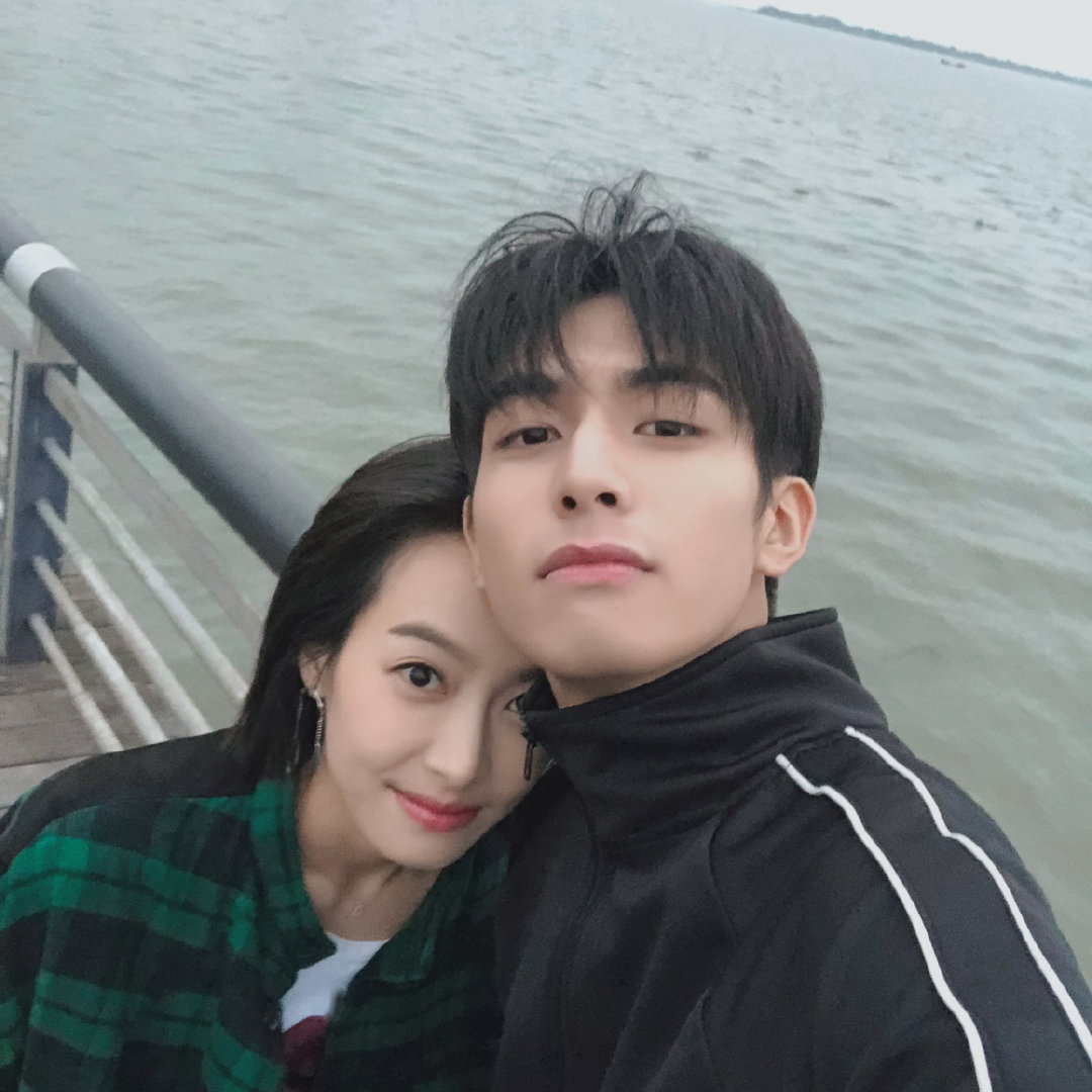 还可以霸道总裁范儿,撩妹也是非常会撩,简直就是言情小说里的男主角啊